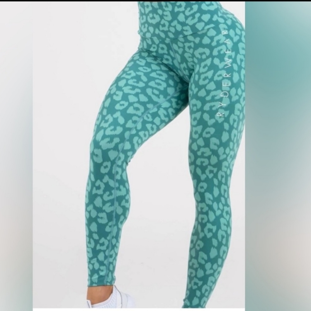 Instinct Scrunch Bum Leopard Teal Leggings